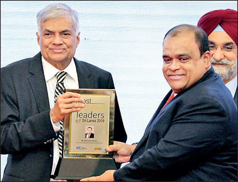 PM Presents ICCSL-Daily FT Most Admired Leader In Sri Lanka Awards ...