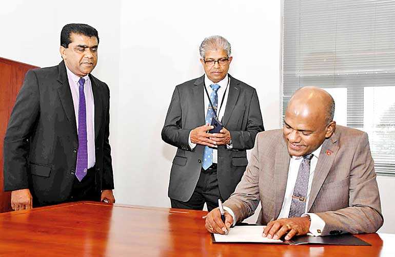 Gen. Daya Rathnayake Assumes Duties As New Chairman Of Sri Lanka Ports ...